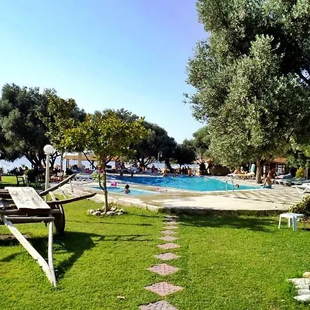 Club Mackerel Village מלון