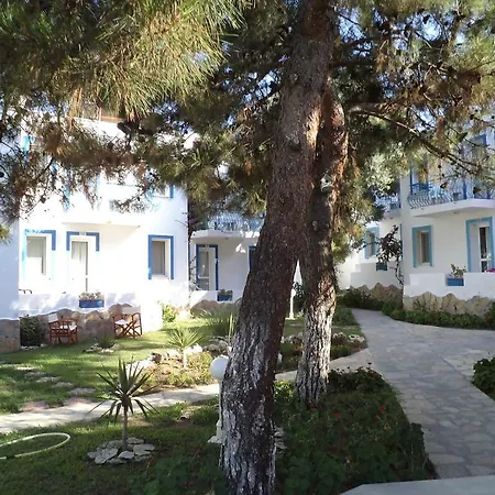 מלון Club Mackerel Village 3*