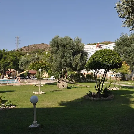 Отель Club Mackerel Village 3*