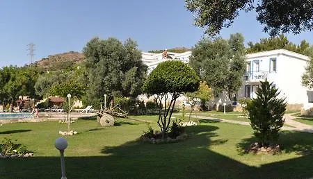 מלון Club Mackerel Village 3*