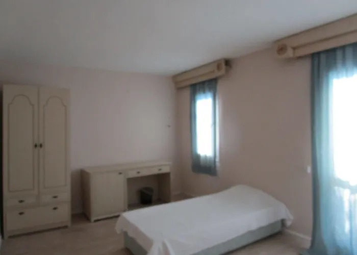 Club Mackerel Village Hotel 3*